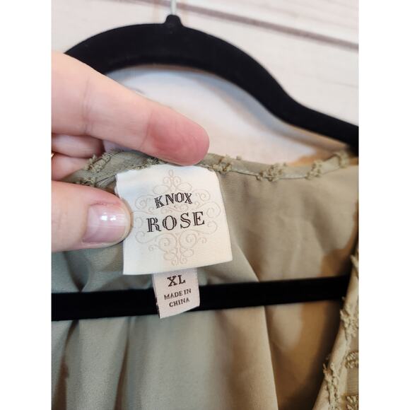 Knox Rose Green Sleeveless Pleated Blouse - Picture 3 of 6